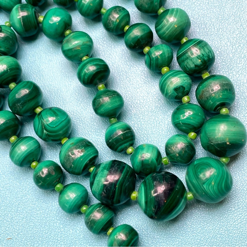 Beautiful Malachite Gemstone Knotted Vintage Gradient Beaded 20” Necklace
